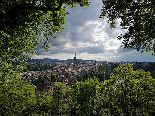 Blick auf die Stadt Bern vom Rosengarten aus
